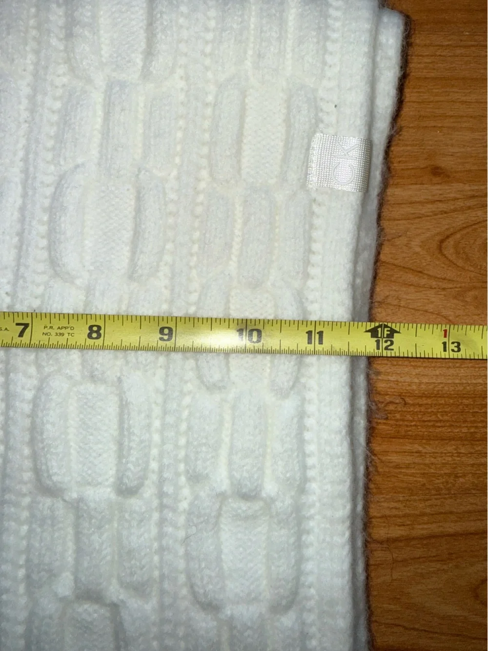 Calvin Klein White Ivory Knitted Infinity Scarf Cozy Warm Wrap 30in x 11.5in
